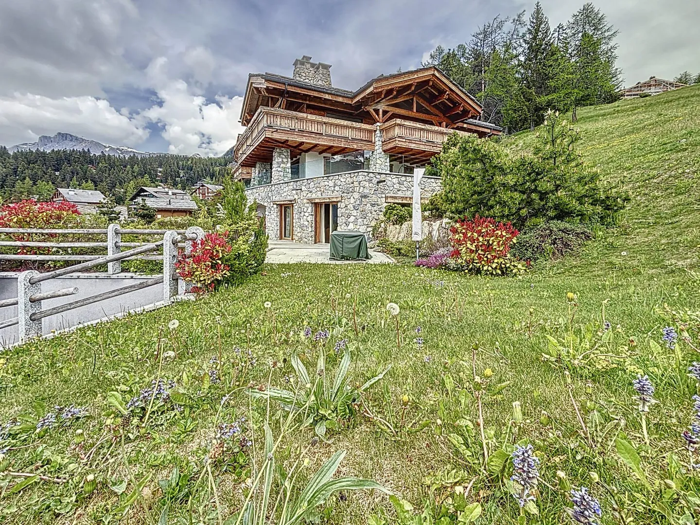 Extraordinary Apartment in Crans-Montana - Photo 2 of 21