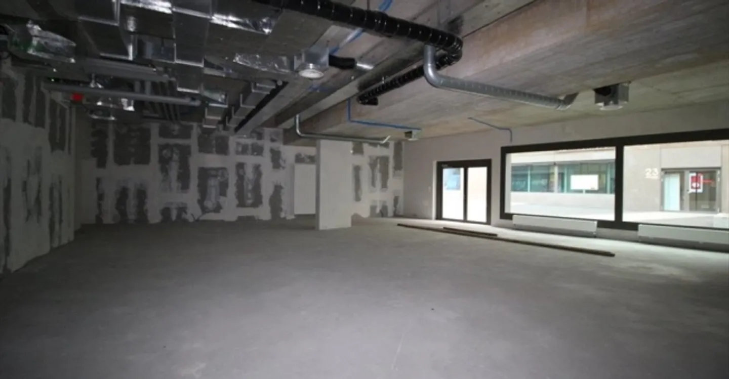 Edificio ad uso misto in affitto - Foto 3 di 13