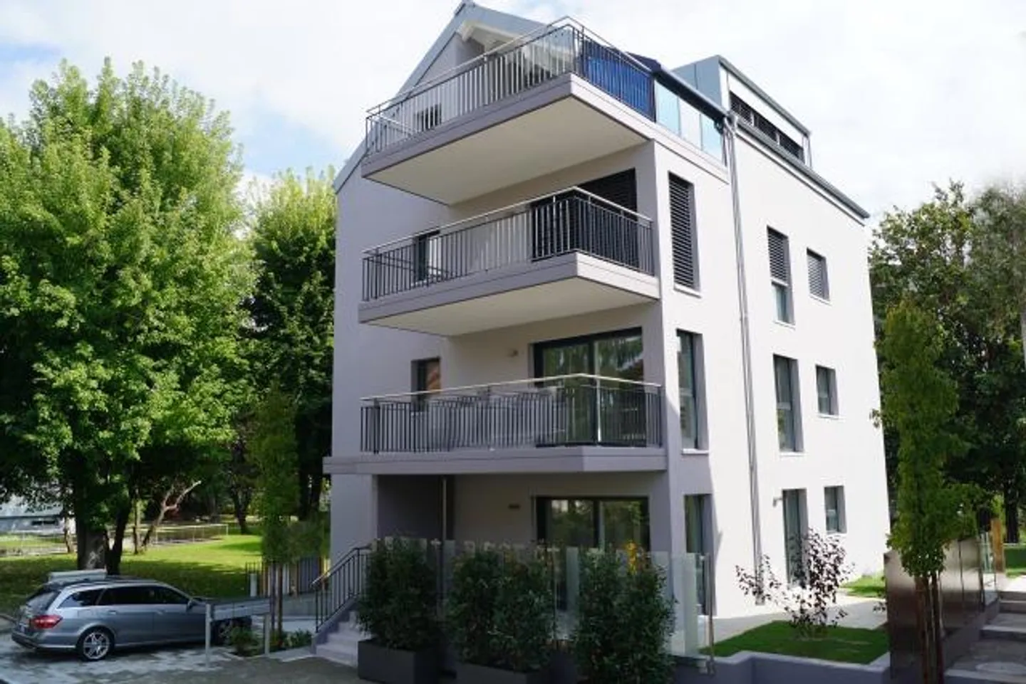 Appartamento moderno di 3,5 stanze al piano terra con un bel giardino privato - Foto 2 di 6