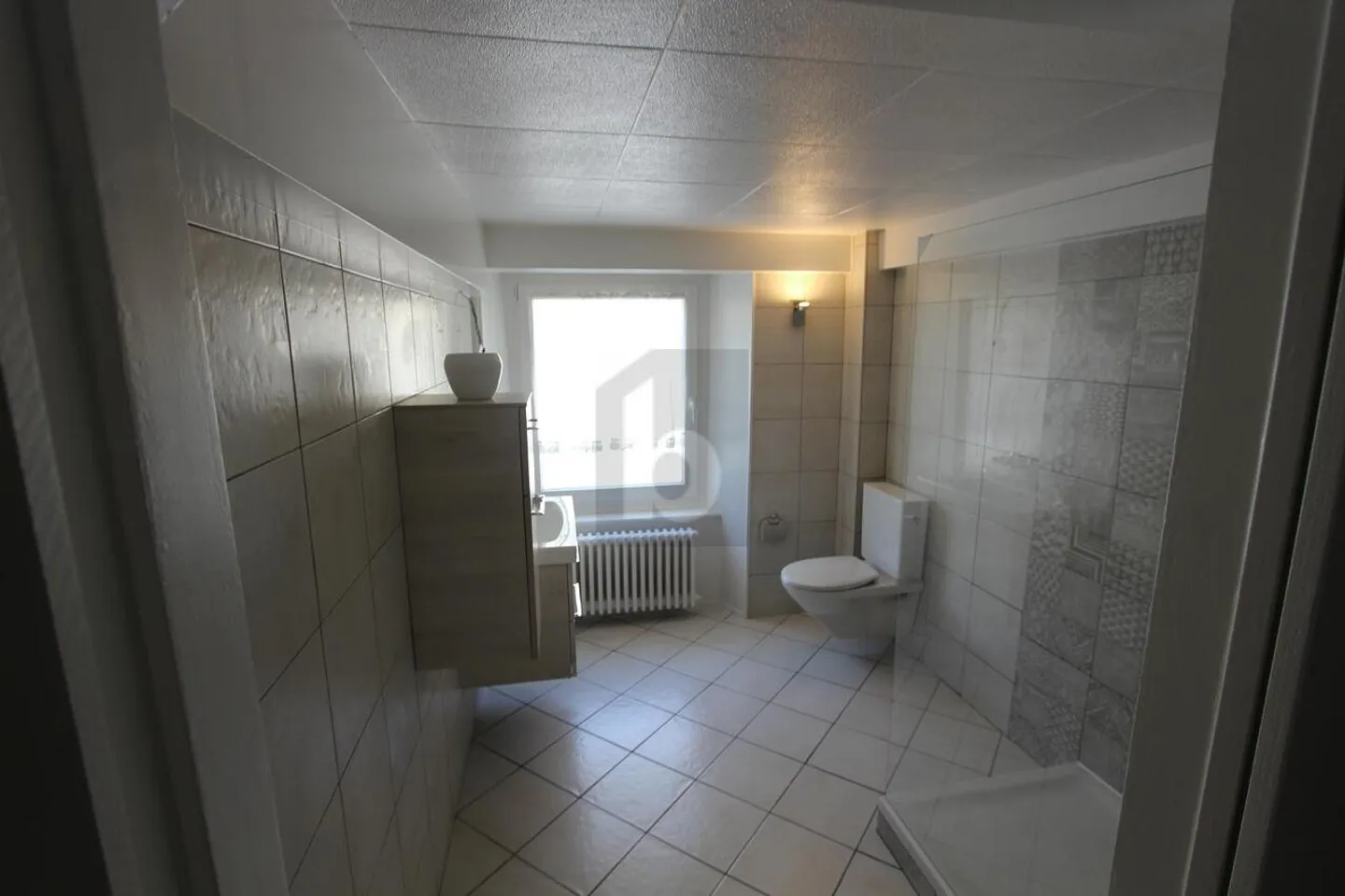 Appartement Charmant avec Terrasse - Photo 3 sur 6