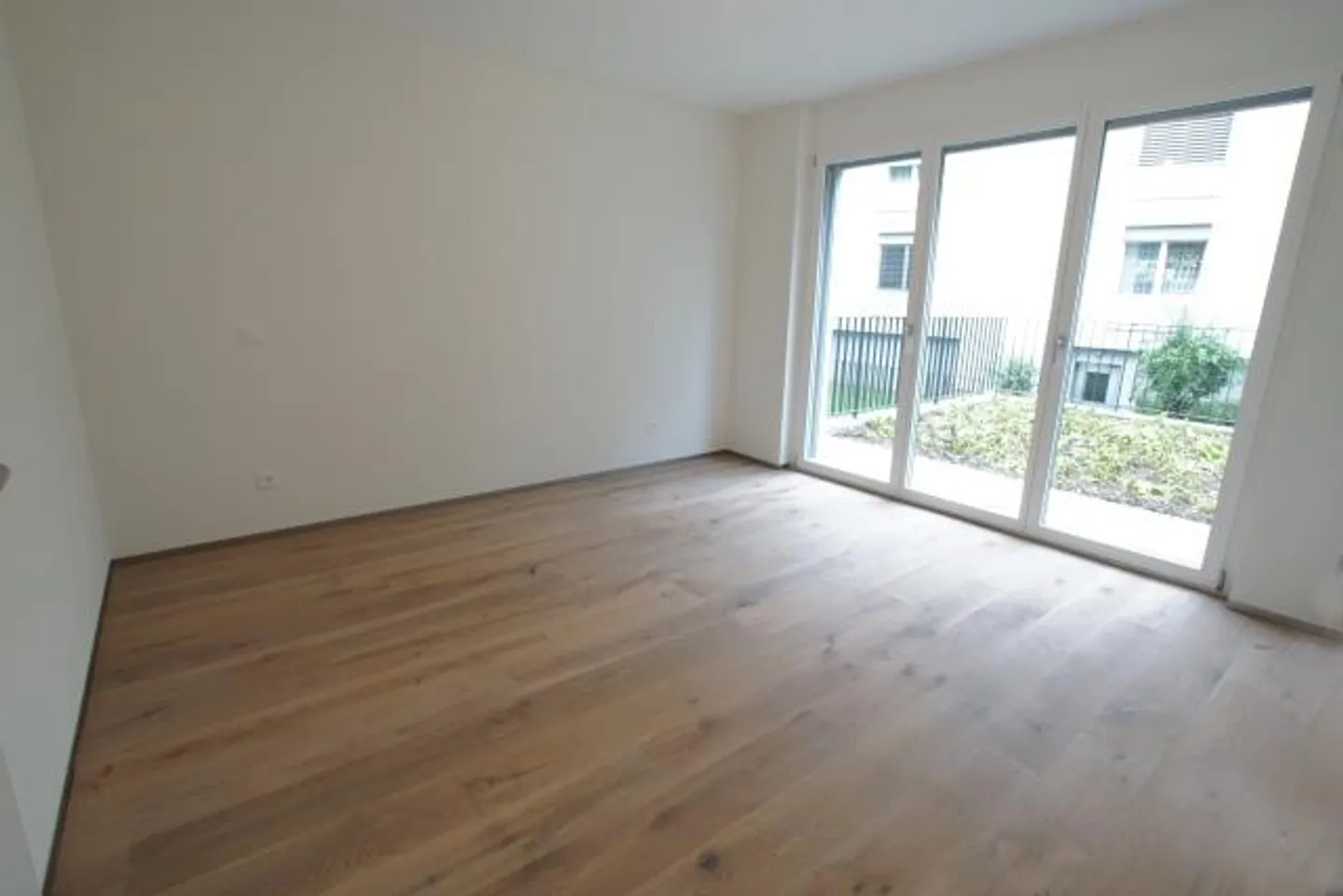 Appartamento moderno di 3,5 stanze al piano terra con un bel giardino privato - Foto 5 di 6