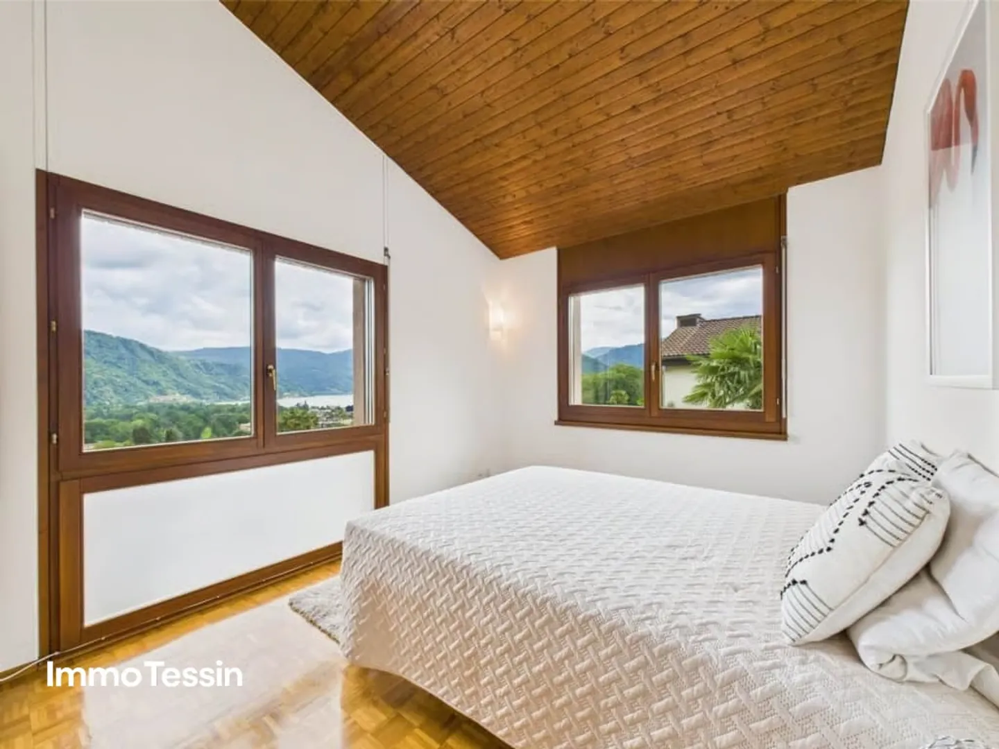 ZWEITWOHNSITZ: Grosszügige Villa mit traumhafter Seesicht, ruhiger Lage und Nähe zum Golfplatz Lugano-Magliaso - Photo 12 of 13