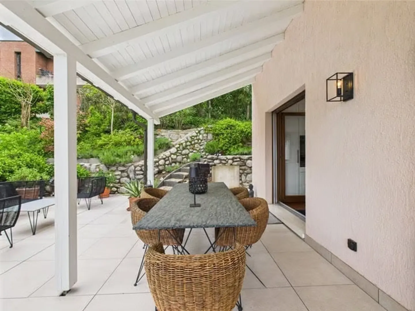 ZWEITWOHNSITZ: Grosszügige Villa mit traumhafter Seesicht, ruhiger Lage und Nähe zum Golfplatz Lugano-Magliaso - Photo 5 of 13