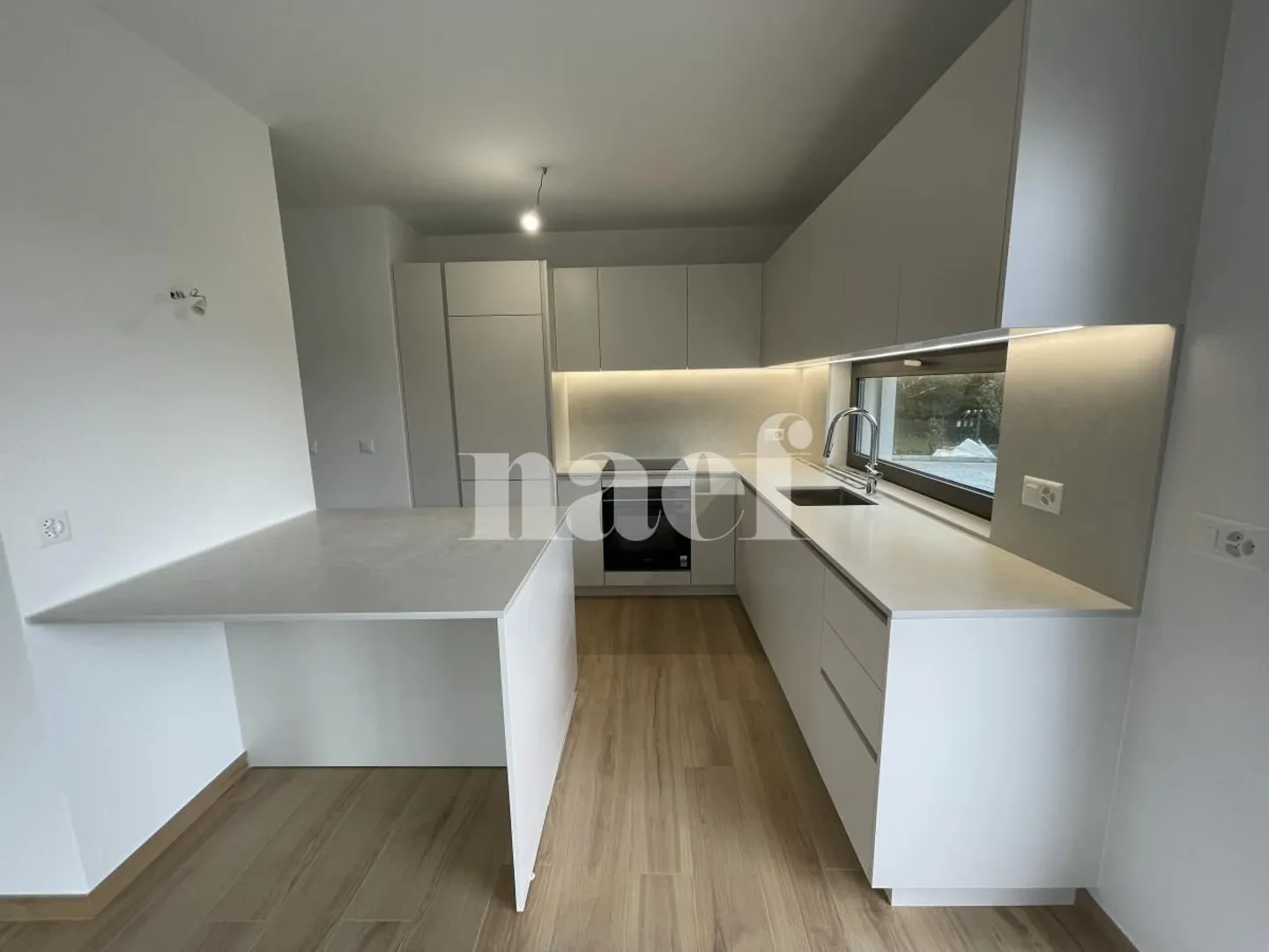 Magnificent villa with 5 rooms, terrace and garden, new - Photo 1 of 13