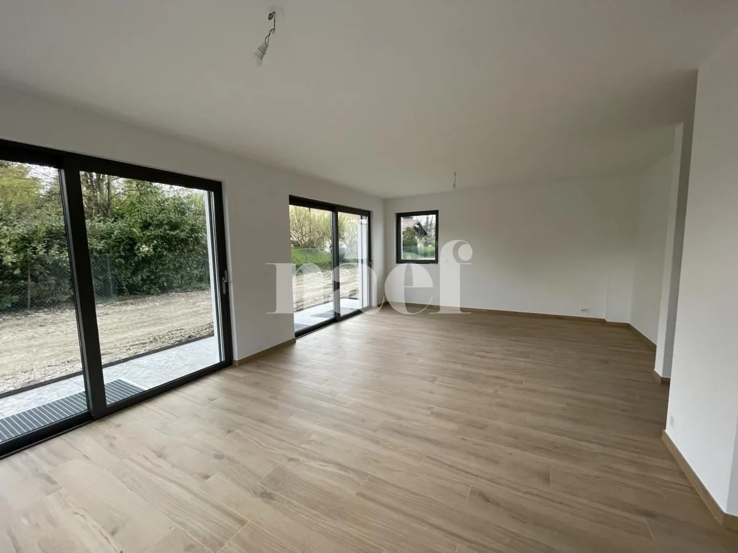 Magnificent villa with 5 rooms, terrace and garden, new - Photo 2 of 13