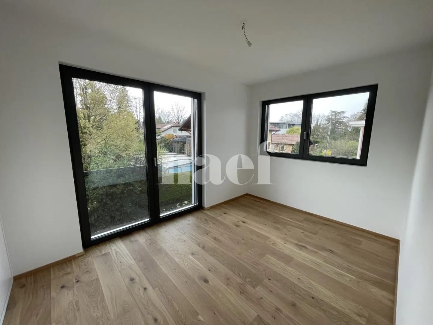 Magnificent villa with 5 rooms, terrace and garden, new - Photo 3 of 13