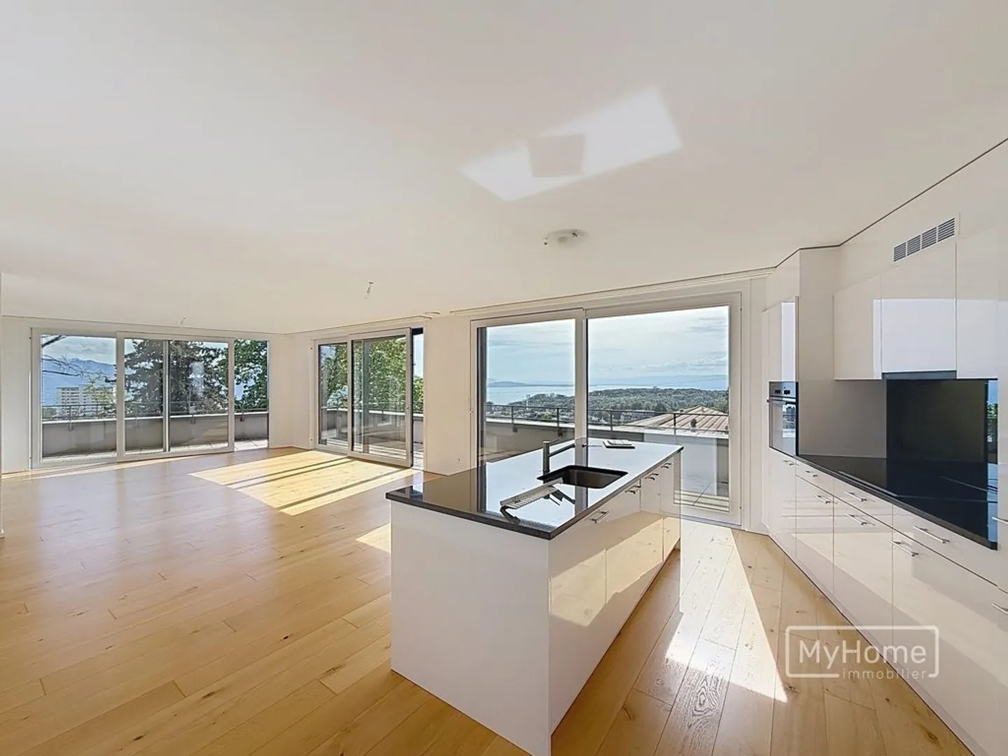 To seize! Beautiful penthouse apartment with 360 terrace for rent - Photo 1 of 11