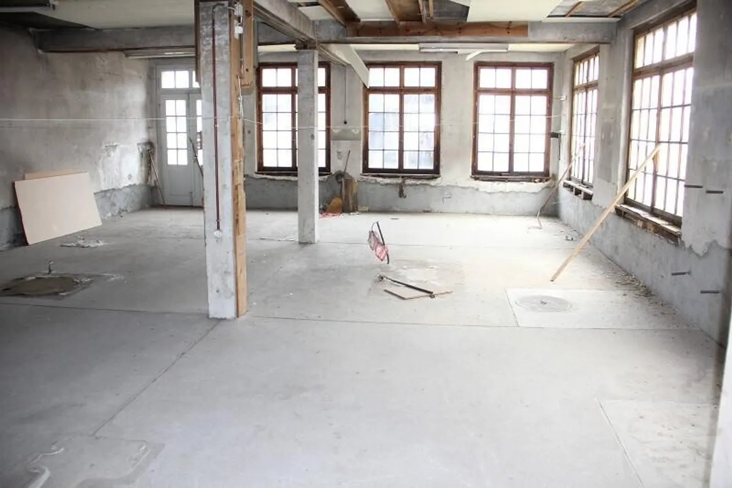 Maison de 3 familles avec appartements de 4 pièces et 2 bâtiments de stockage - Photo 3 sur 8