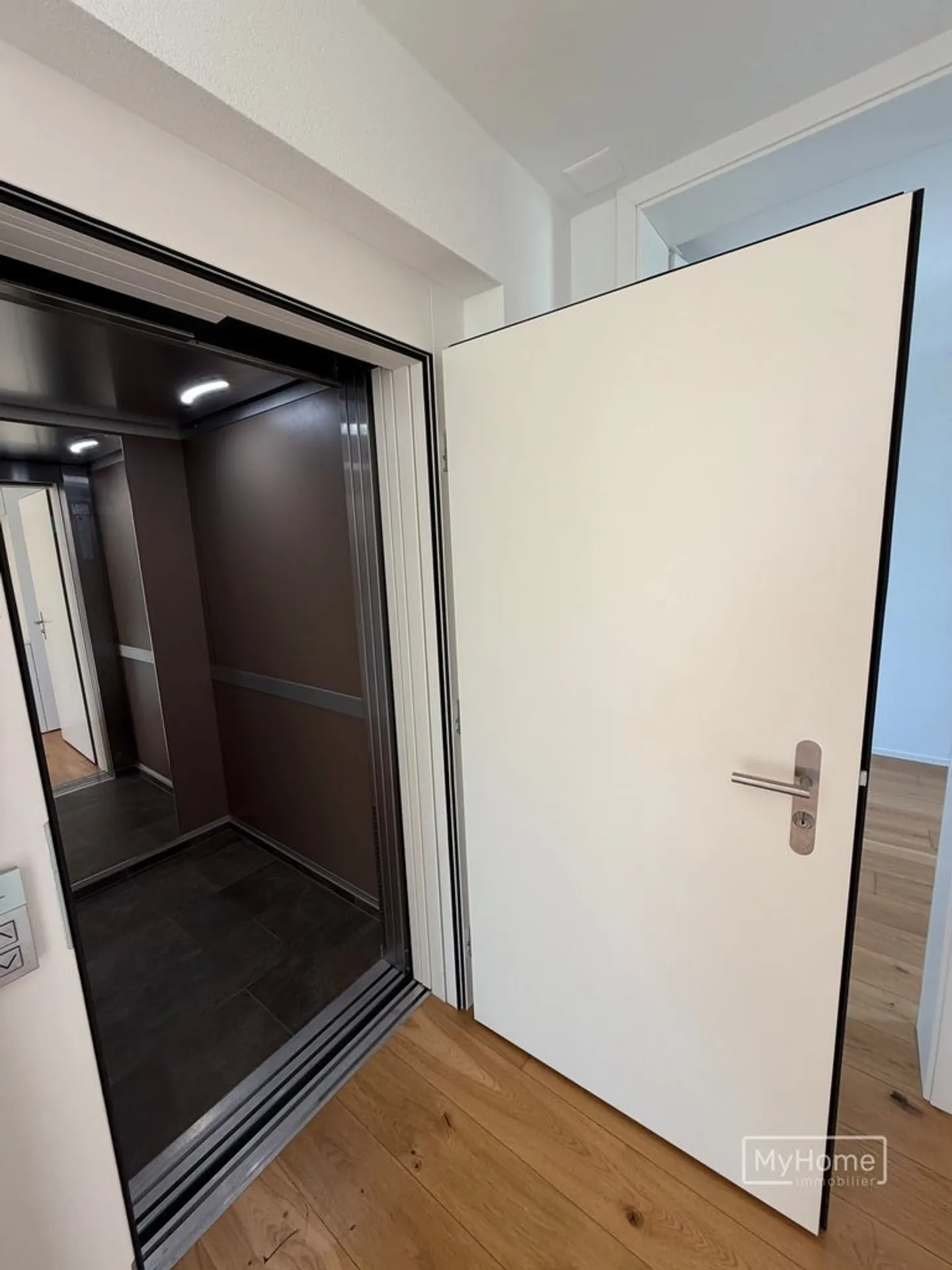 To seize! Beautiful penthouse apartment with 360 terrace for rent - Photo 11 of 11