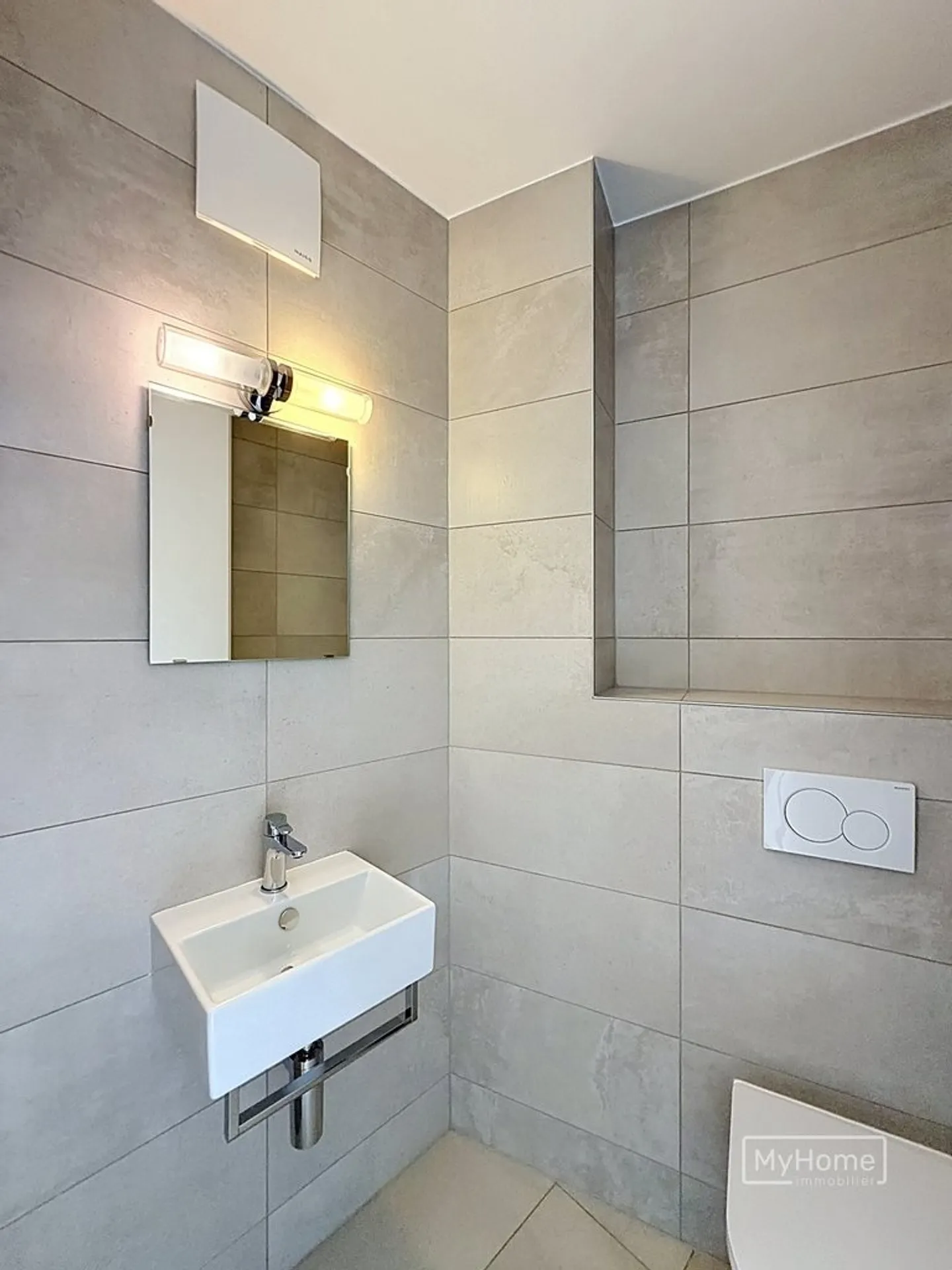 To seize! Beautiful penthouse apartment with 360 terrace for rent - Photo 10 of 11