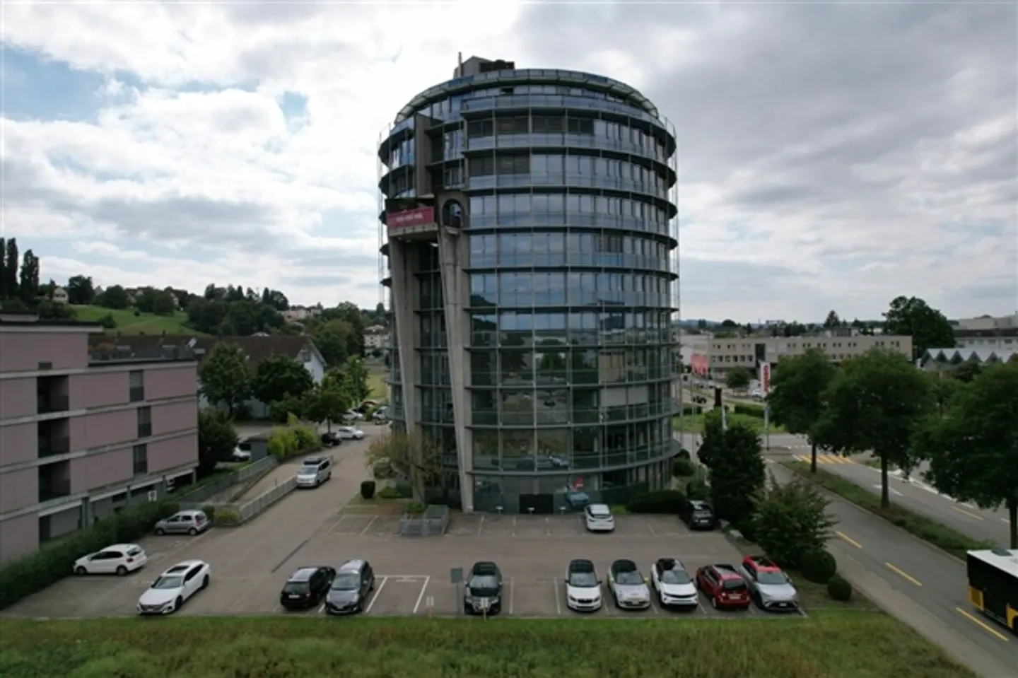 «Business Tower / TOP-Ausgebaute Gewerbe-/Büroflächen» - Foto 2 von 8