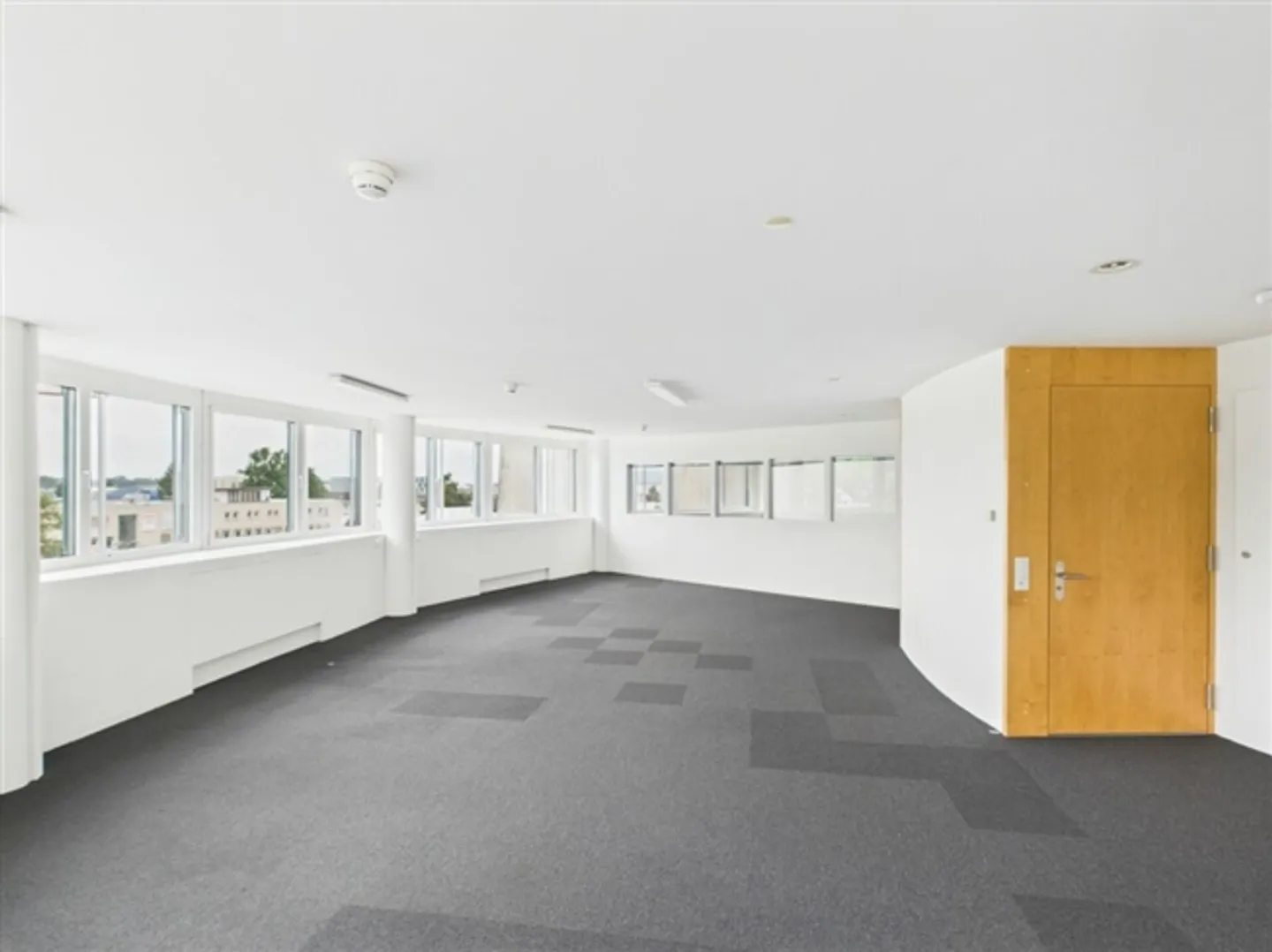 «Business Tower / TOP-Ausgebaute Gewerbe-/Büroflächen» - Foto 6 von 8