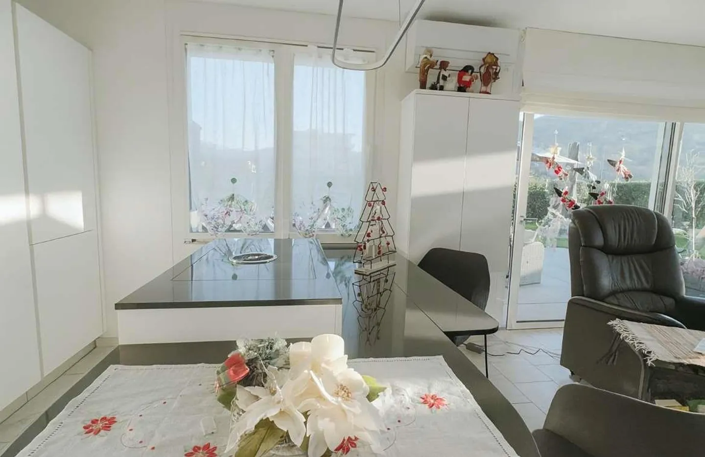 Elegant Apartment with Large Terrace and Private Garden - Photo 4 of 13
