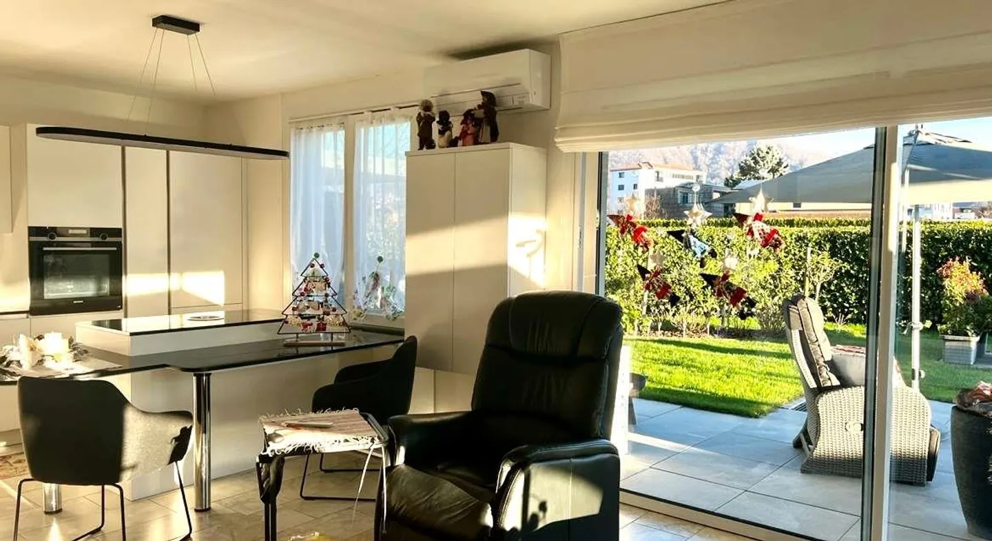 Elegant Apartment with Large Terrace and Private Garden - Photo 10 of 13