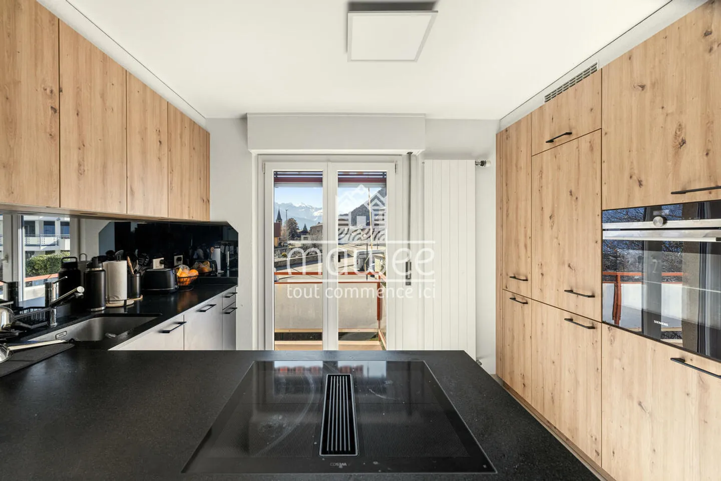 Elegant 3.5-room apartment in the heart of Chamoson - Photo 3 of 11