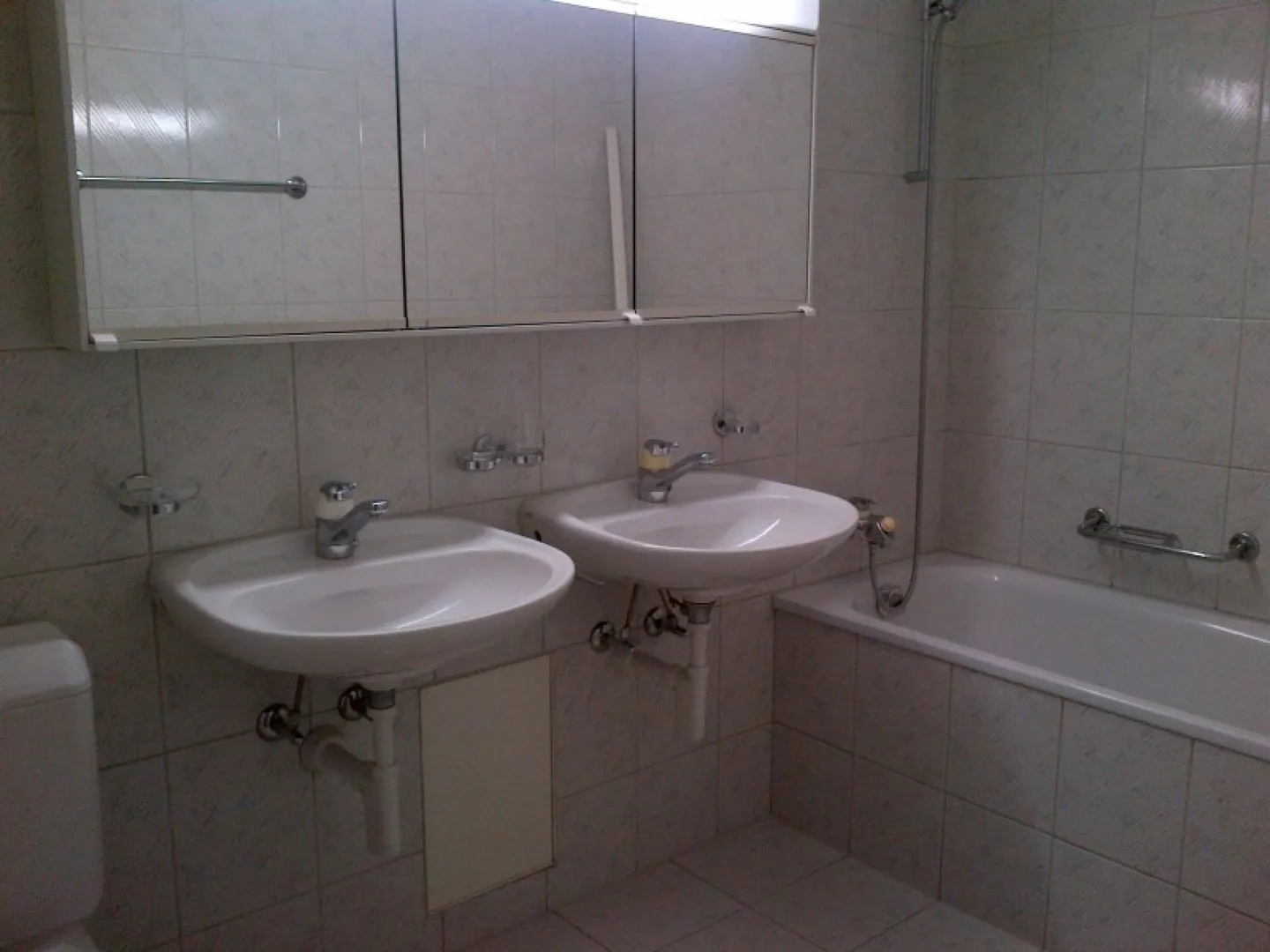 Large apartment with garden seating area - Photo 5 of 9