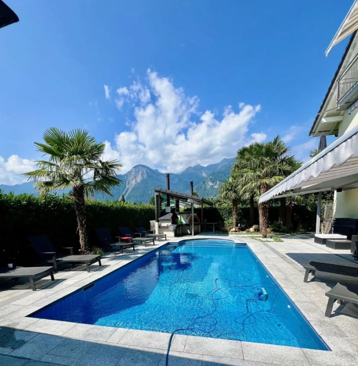 Prachtvolle 3,5-Zimmer-Wohnung mit Terrasse und Pool - Photo 1 sur 8