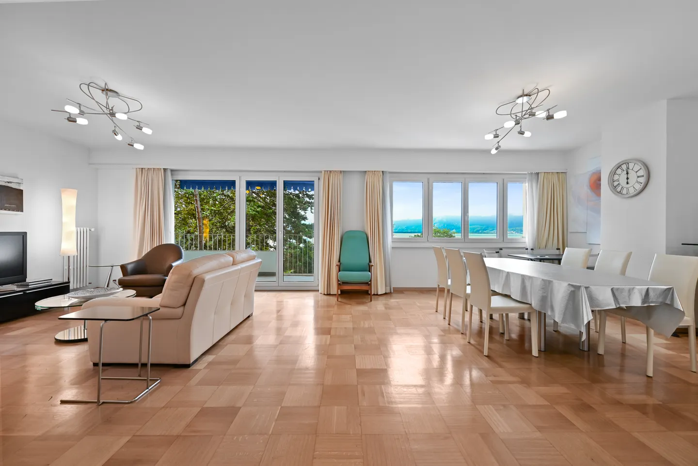 MONTREUX - AMPIO APPARTAMENTO DI 3.5 STANZE NEL CENTRO CITTADINO - Foto 3 di 8