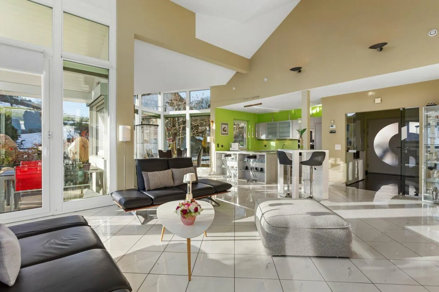 Stylish bungalow in a quiet neighborhood - Photo 2 of 9