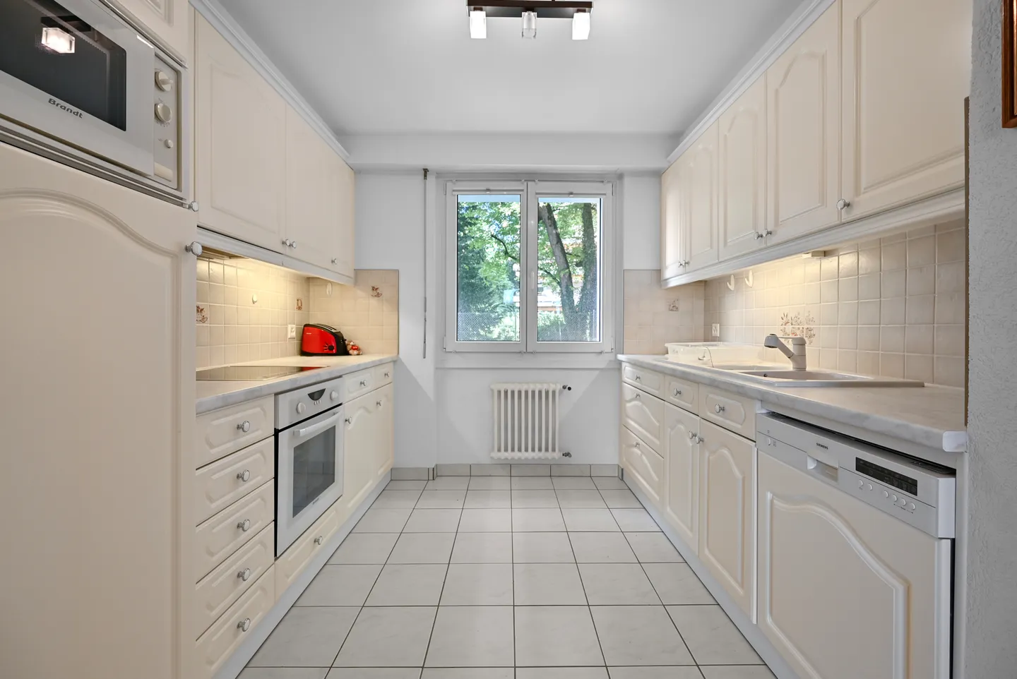 MONTREUX - AMPIO APPARTAMENTO DI 3.5 STANZE NEL CENTRO CITTADINO - Foto 8 di 8