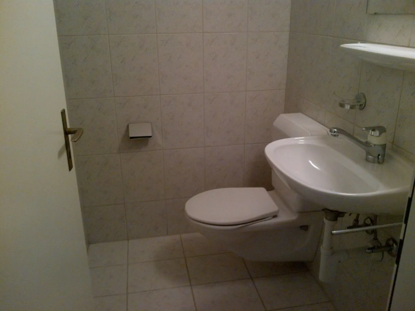 Large apartment with garden seating area - Photo 7 of 9