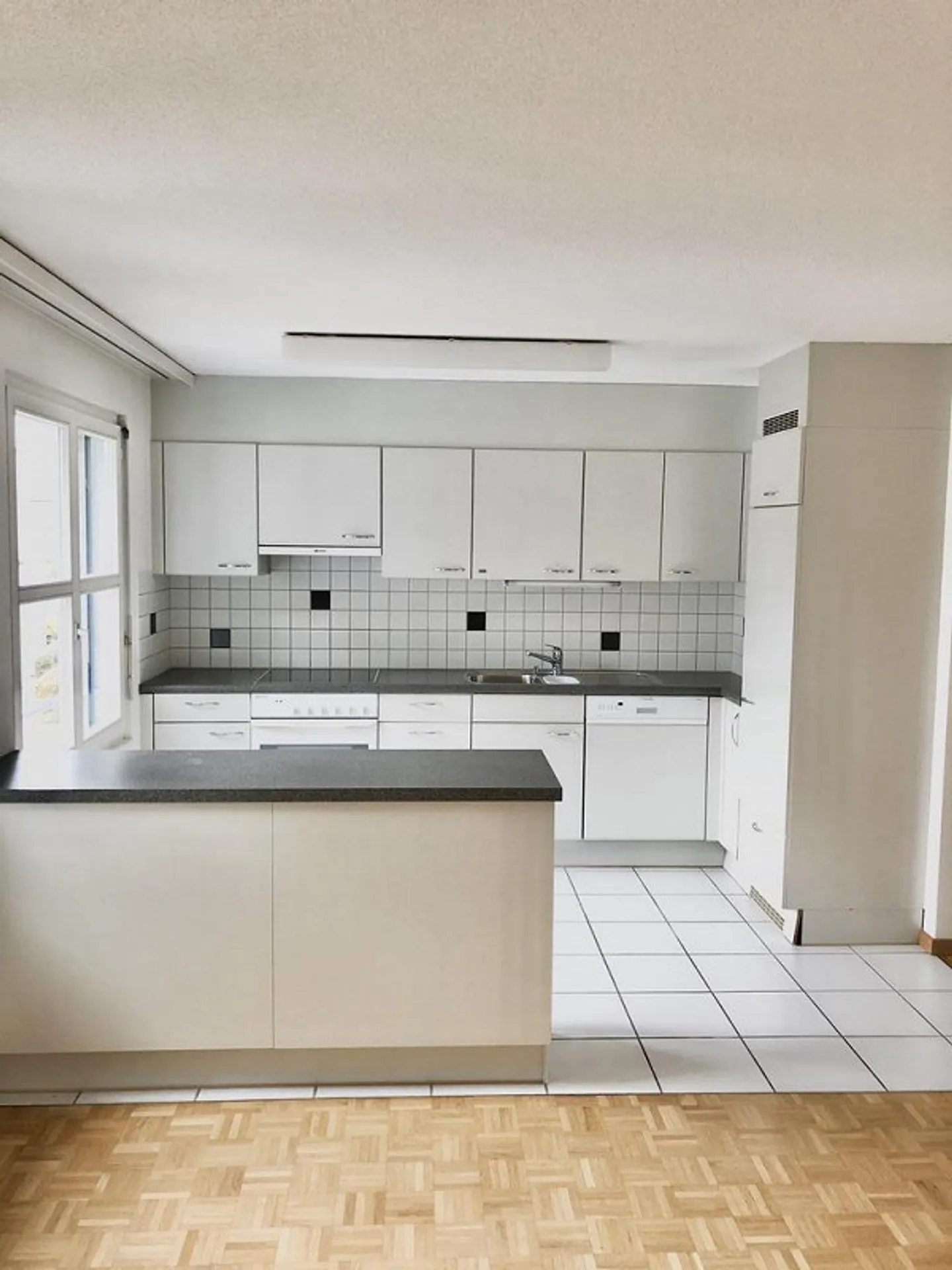 Posizione residenziale centrale e tranquilla - Foto 6 di 8