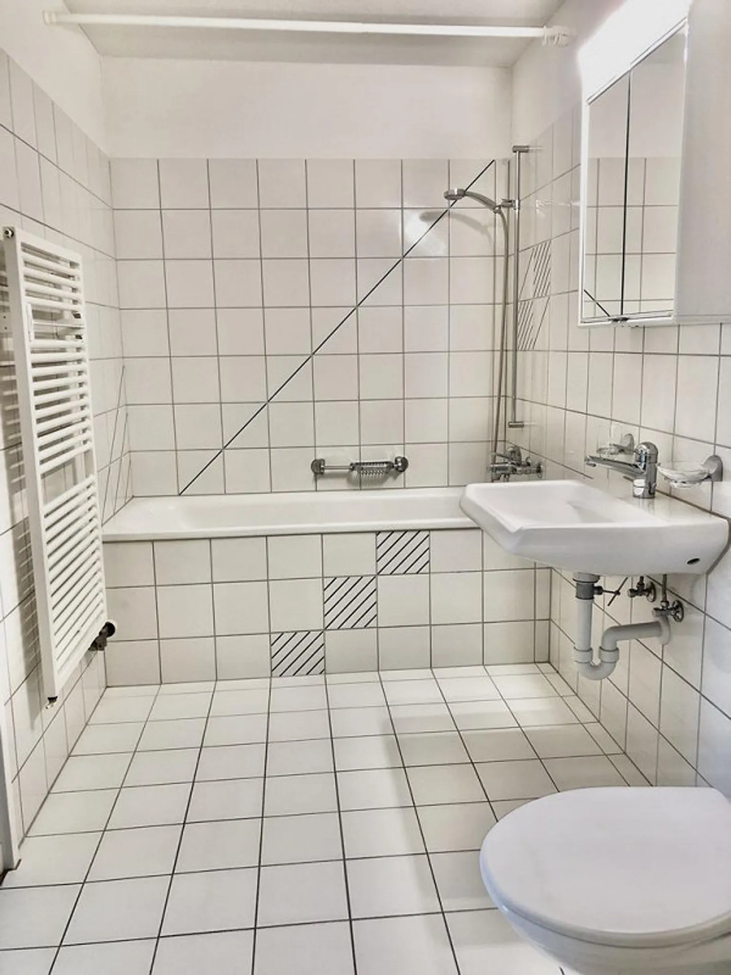 Posizione residenziale centrale e tranquilla - Foto 8 di 8