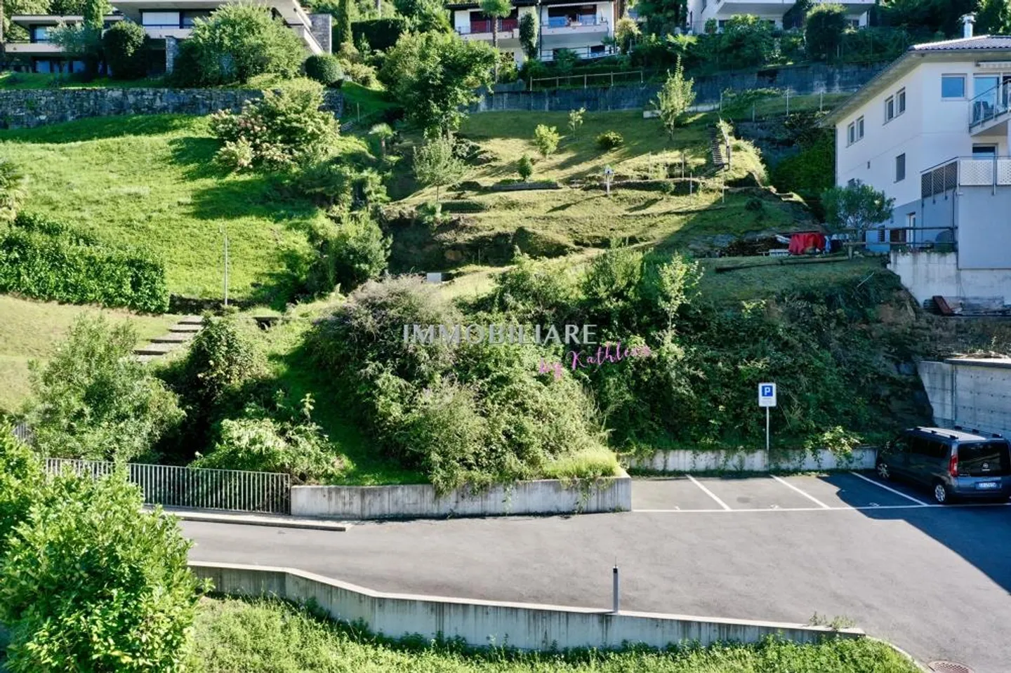 Plot with lake view and 4 parking spaces - Photo 5 of 6