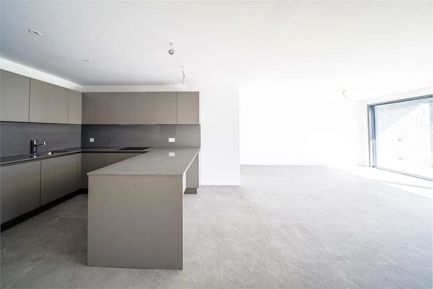 Appartamento 3,5 locali con giardino NUOVO Minusio vista lago al piano terra - Foto 7 di 13