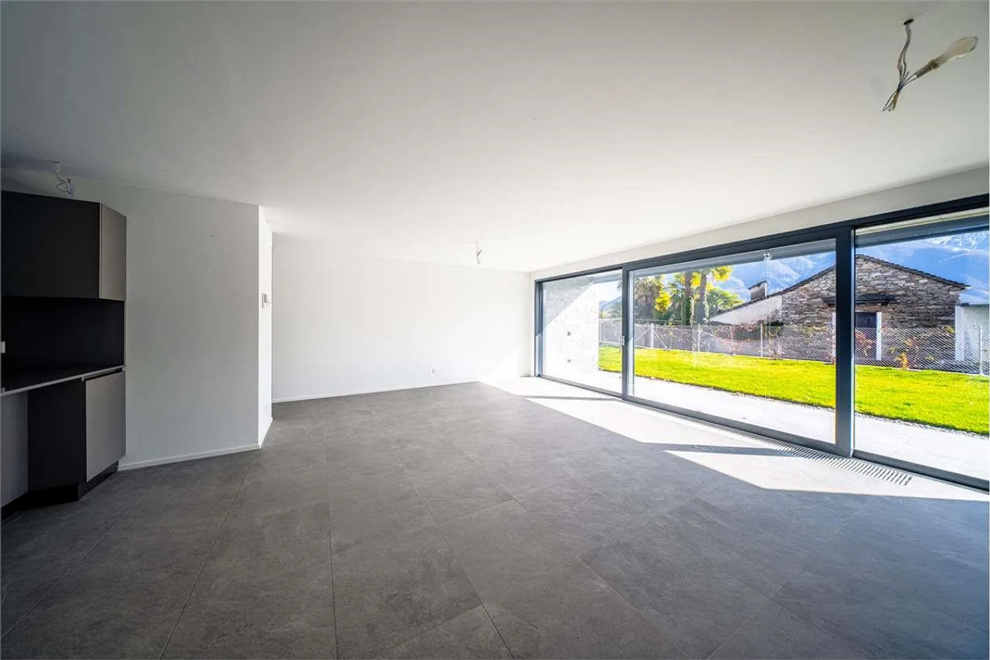 Appartamento 3,5 locali con giardino NUOVO Minusio vista lago al piano terra - Foto 11 di 13