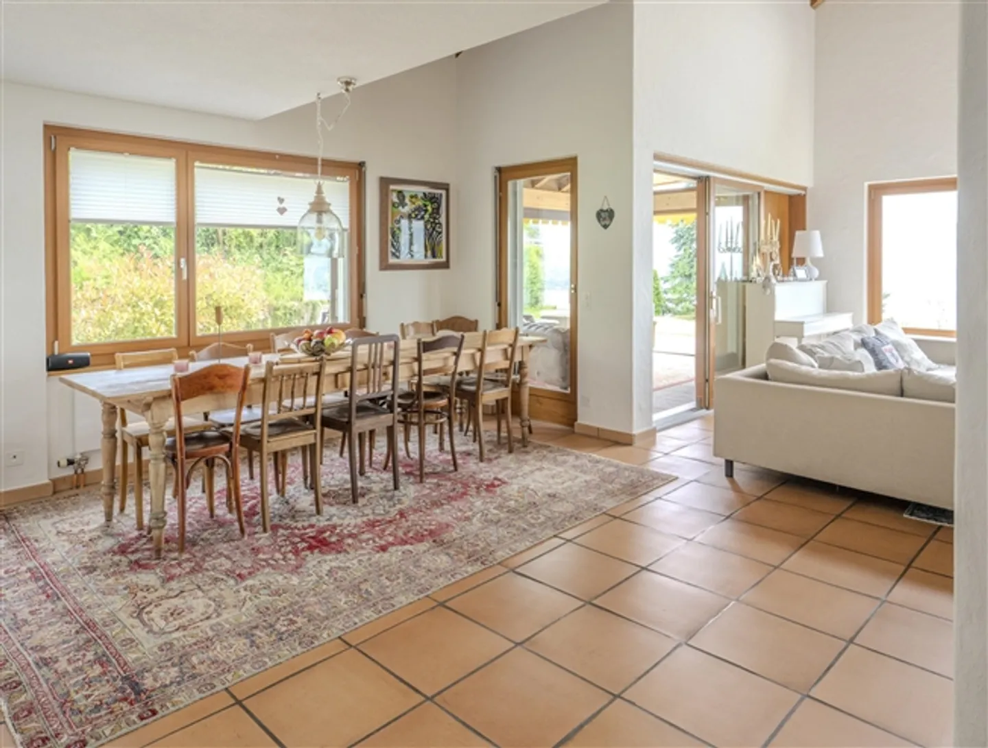 Elegante casa unifamiliare con appartamento separato nella migliore posizione elevata - Foto 5 di 16