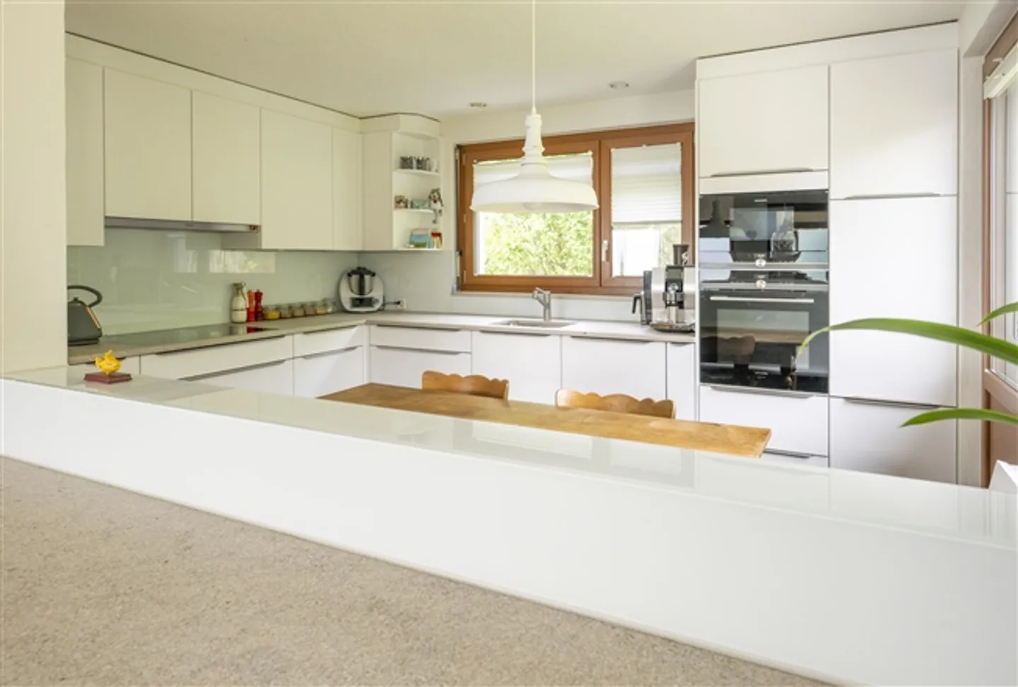 Elegante casa unifamiliare con appartamento separato nella migliore posizione elevata - Foto 6 di 16