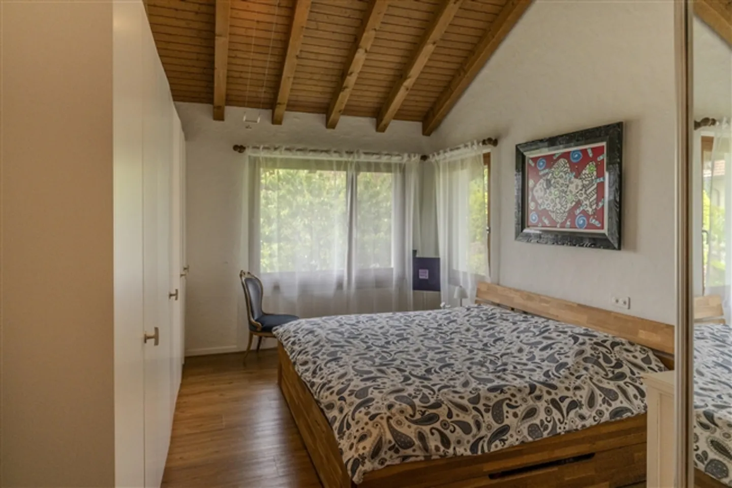 Elegante casa unifamiliare con appartamento separato nella migliore posizione elevata - Foto 13 di 16