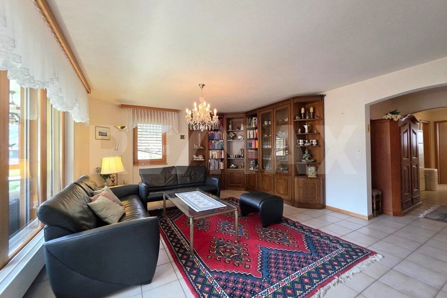 Appartamento duplex di 5,5 stanze con ascensore, garage e due balconi a Steg - Foto 3 di 13