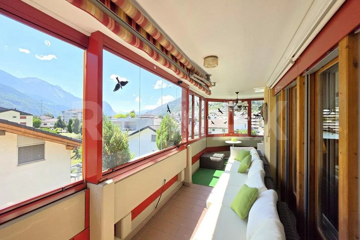 Appartamento duplex di 5,5 stanze con ascensore, garage e due balconi a Steg - Foto 6 di 13