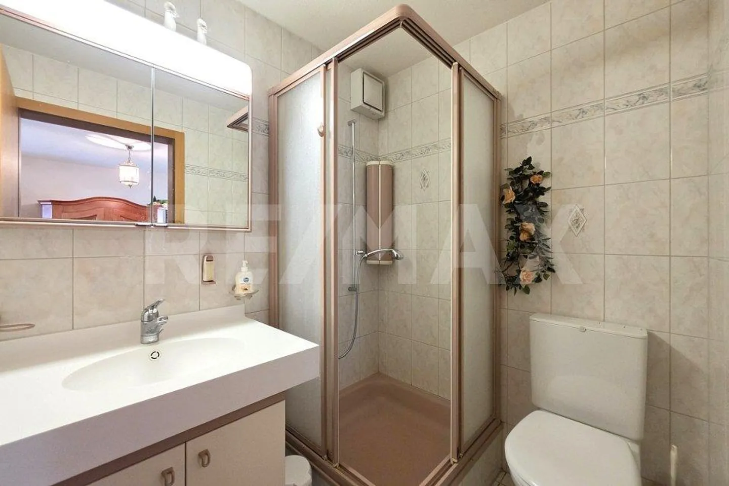 Appartamento duplex di 5,5 stanze con ascensore, garage e due balconi a Steg - Foto 8 di 13