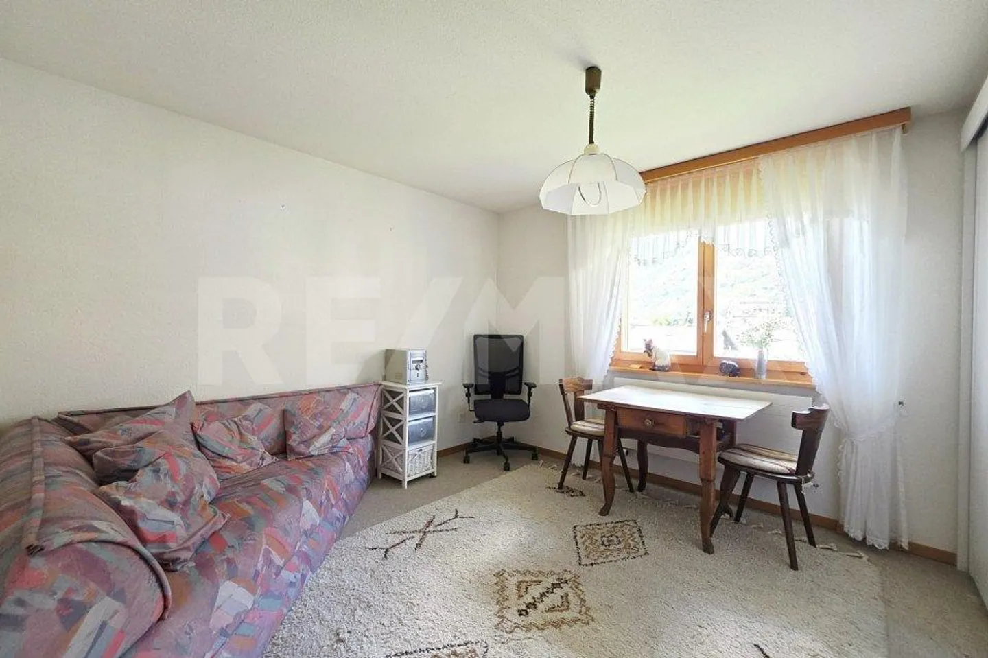 Appartamento duplex di 5,5 stanze con ascensore, garage e due balconi a Steg - Foto 9 di 13