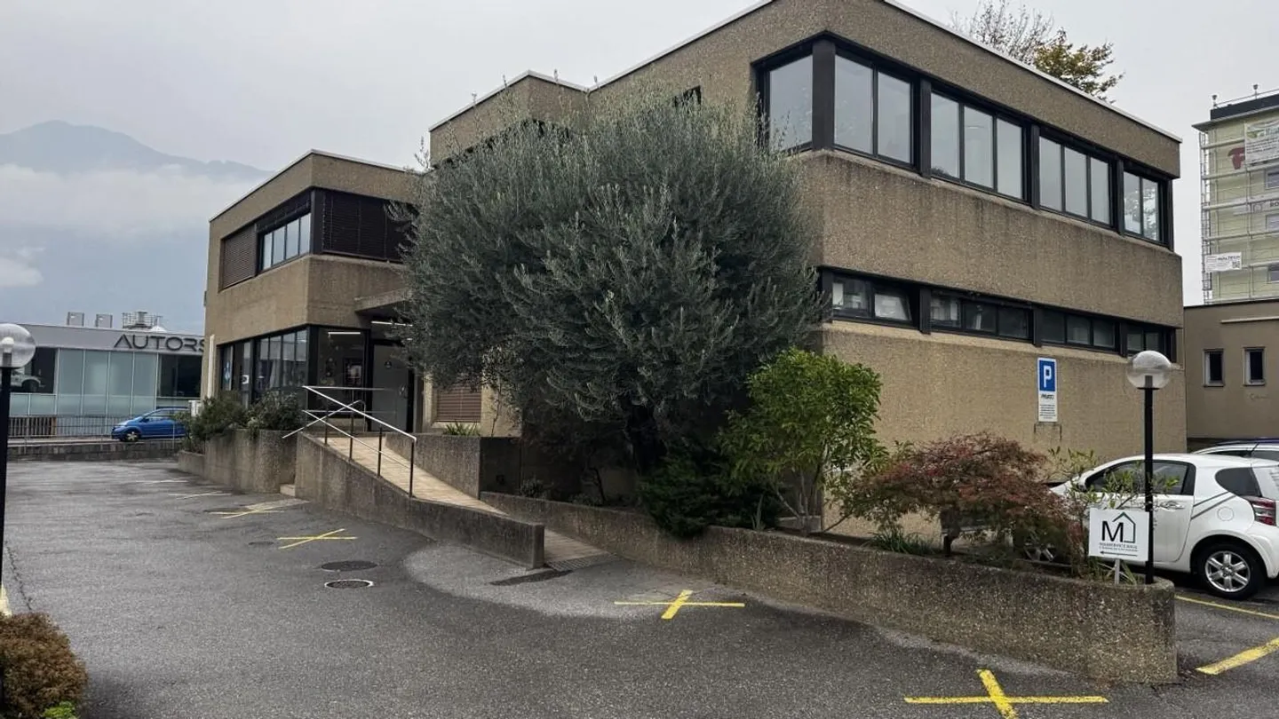 CAMORINO - GERÄUMIGES BÜRO ZWEI SCHRITTE VON DER AUTOBAHN ENTFERNT - Foto 4 von 4