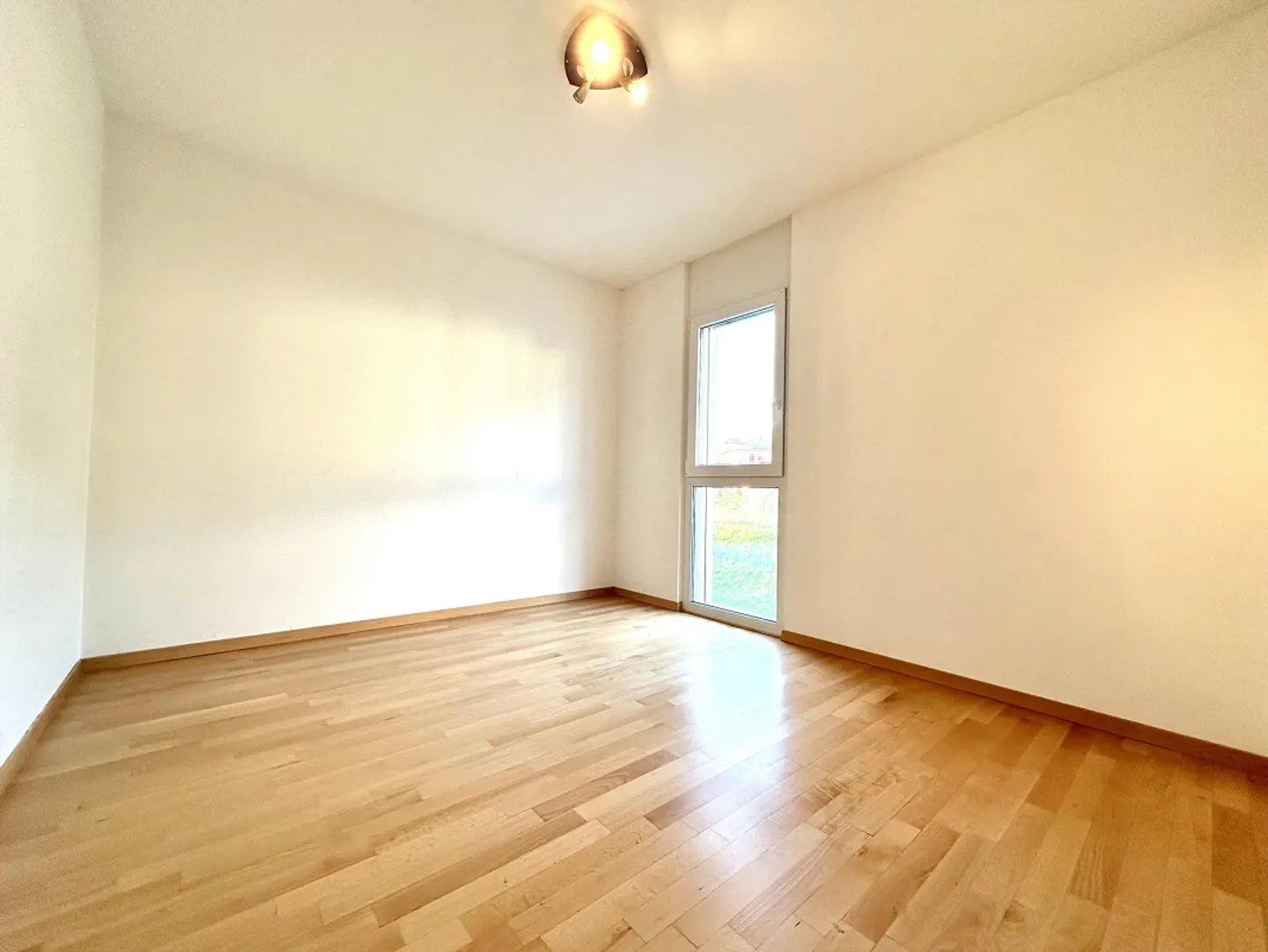 Elegante 4,5-Zimmer-Wohnung mit modernen Annehmlichkeiten in Castel San... - Foto 9 von 11