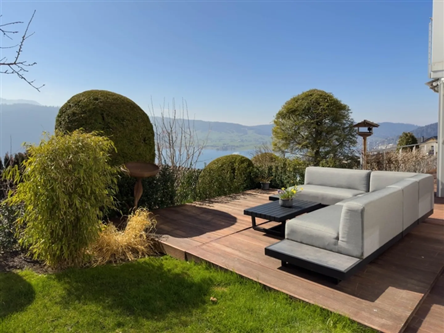 Appartamento di 5,5 stanze con vista mozzafiato nelle idilliache colline di Oberägeri - Foto 1 di 13