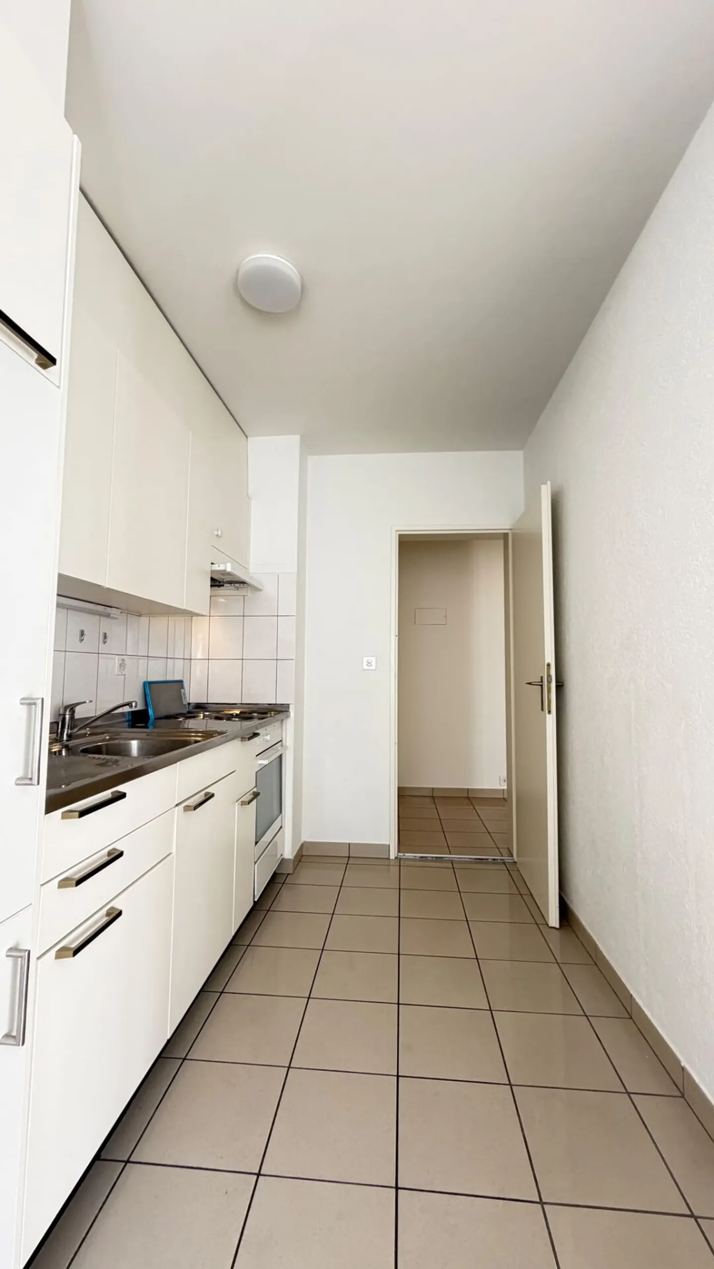 2.5-room condominium with balcony and elevator in Basel - Photo 4 of 15