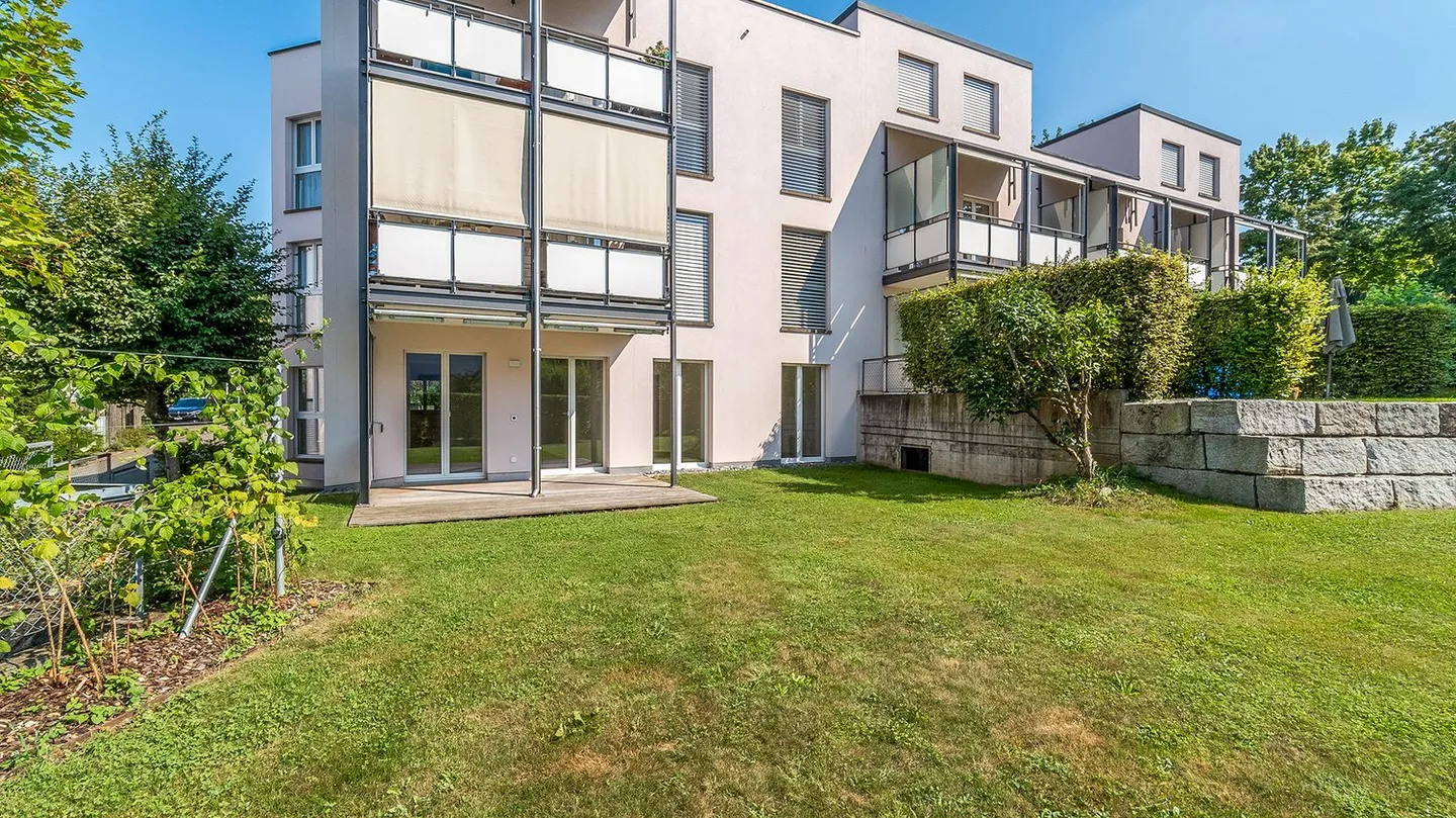 Appartamento giardino moderno con 100 m² di spazio esterno - Foto 2 di 11