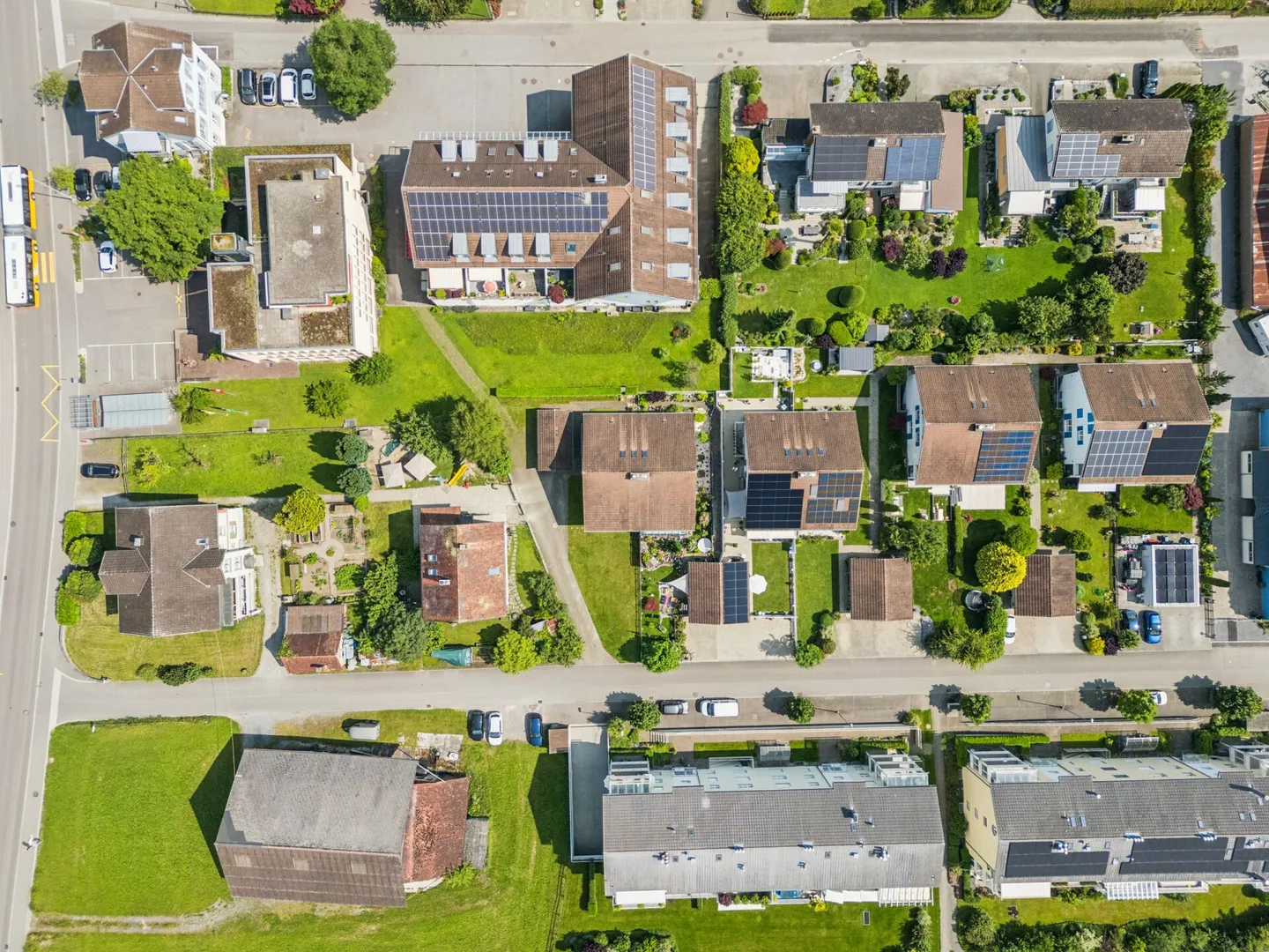 Casa bifamiliare in una posizione tranquilla e soleggiata - Foto 2 di 11