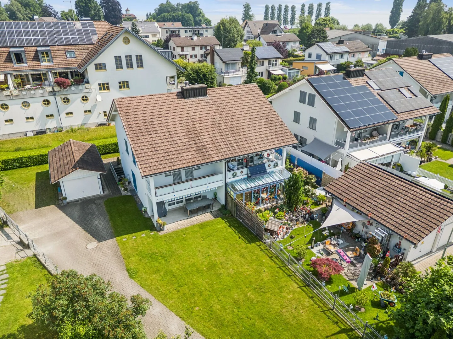 Casa bifamiliare in una posizione tranquilla e soleggiata - Foto 3 di 11