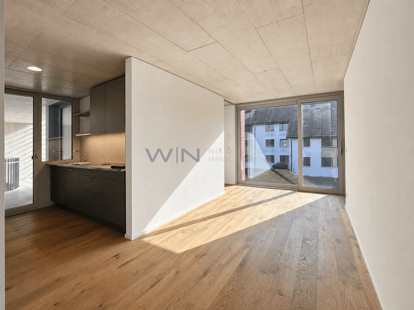 Luxury Apartment in Central Location - Photo 3 of 13