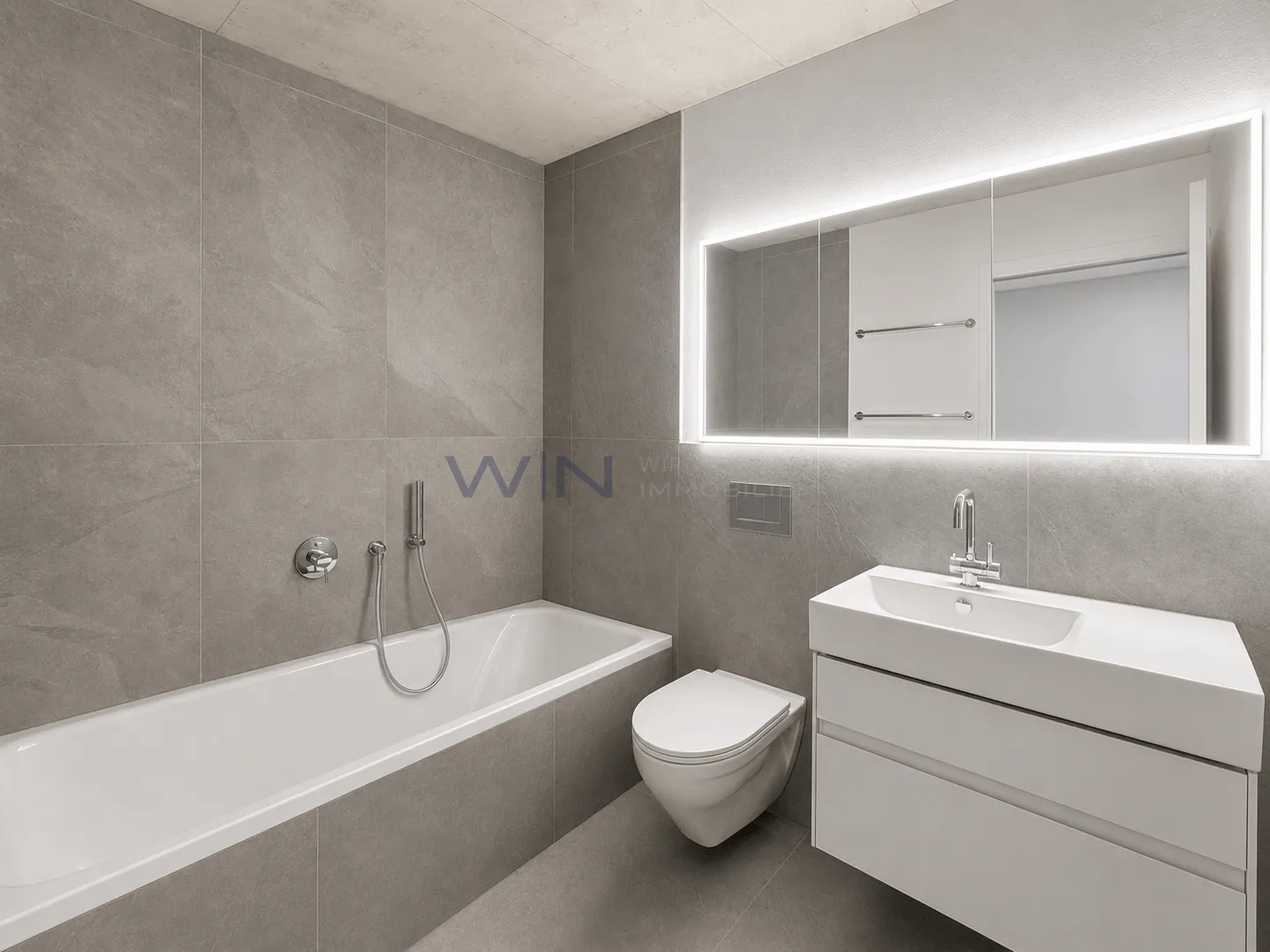 Luxury Apartment in Central Location - Photo 11 of 13