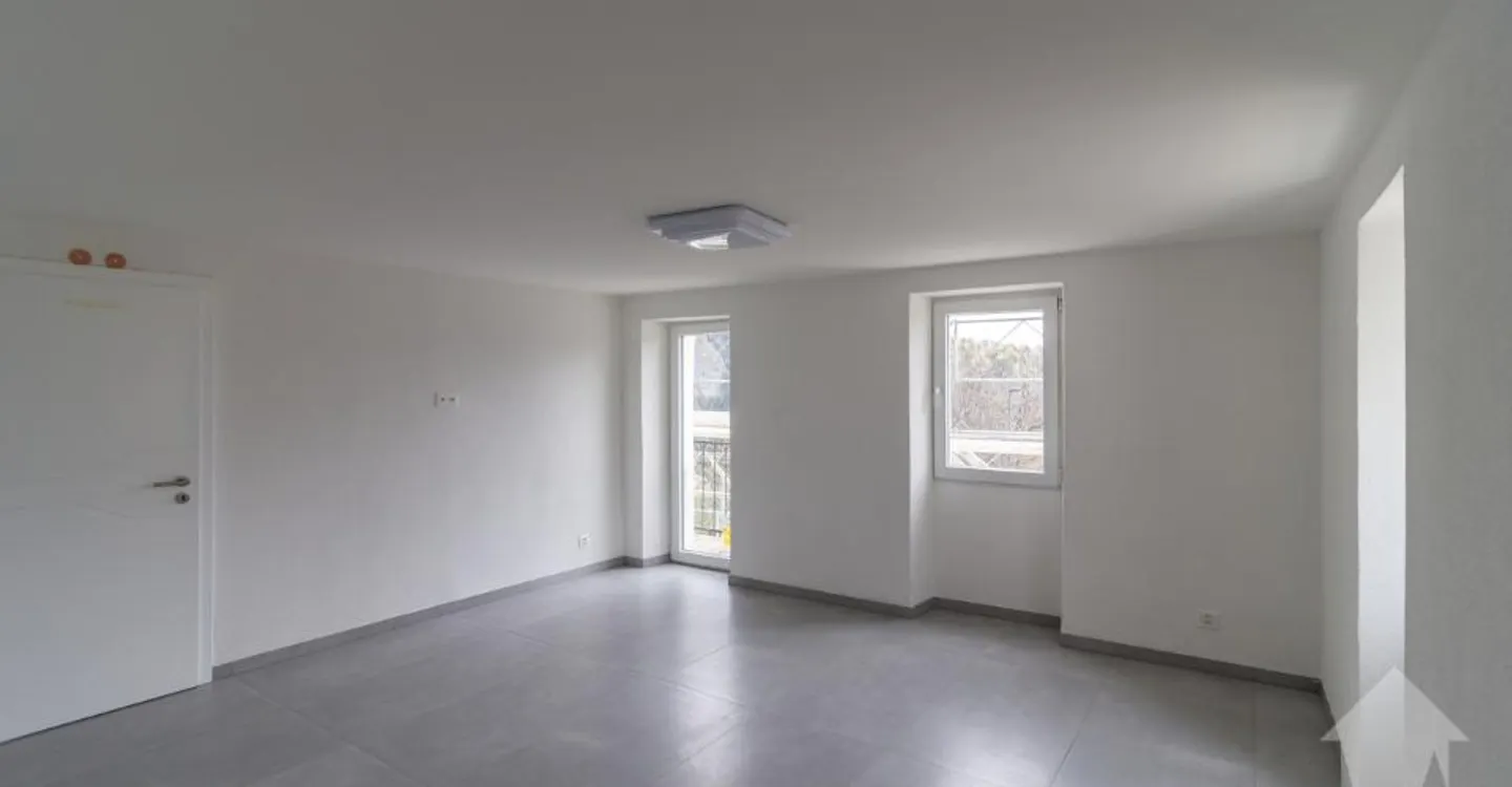 Fully renovated building in 2026 with a rental yield of 4.3% - Photo 3 of 13