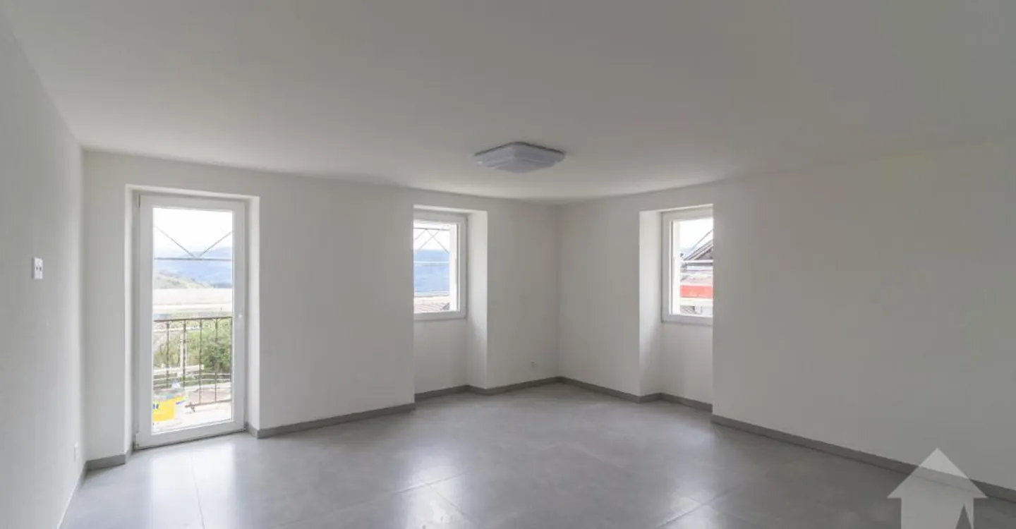 Fully renovated building in 2026 with a rental yield of 4.3% - Photo 4 of 13