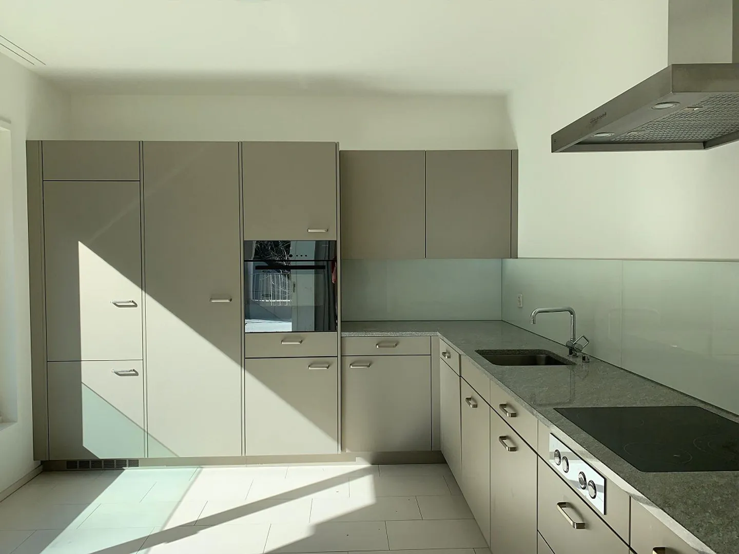 Appartement calme en ville dans la verdure - Photo 3 sur 8