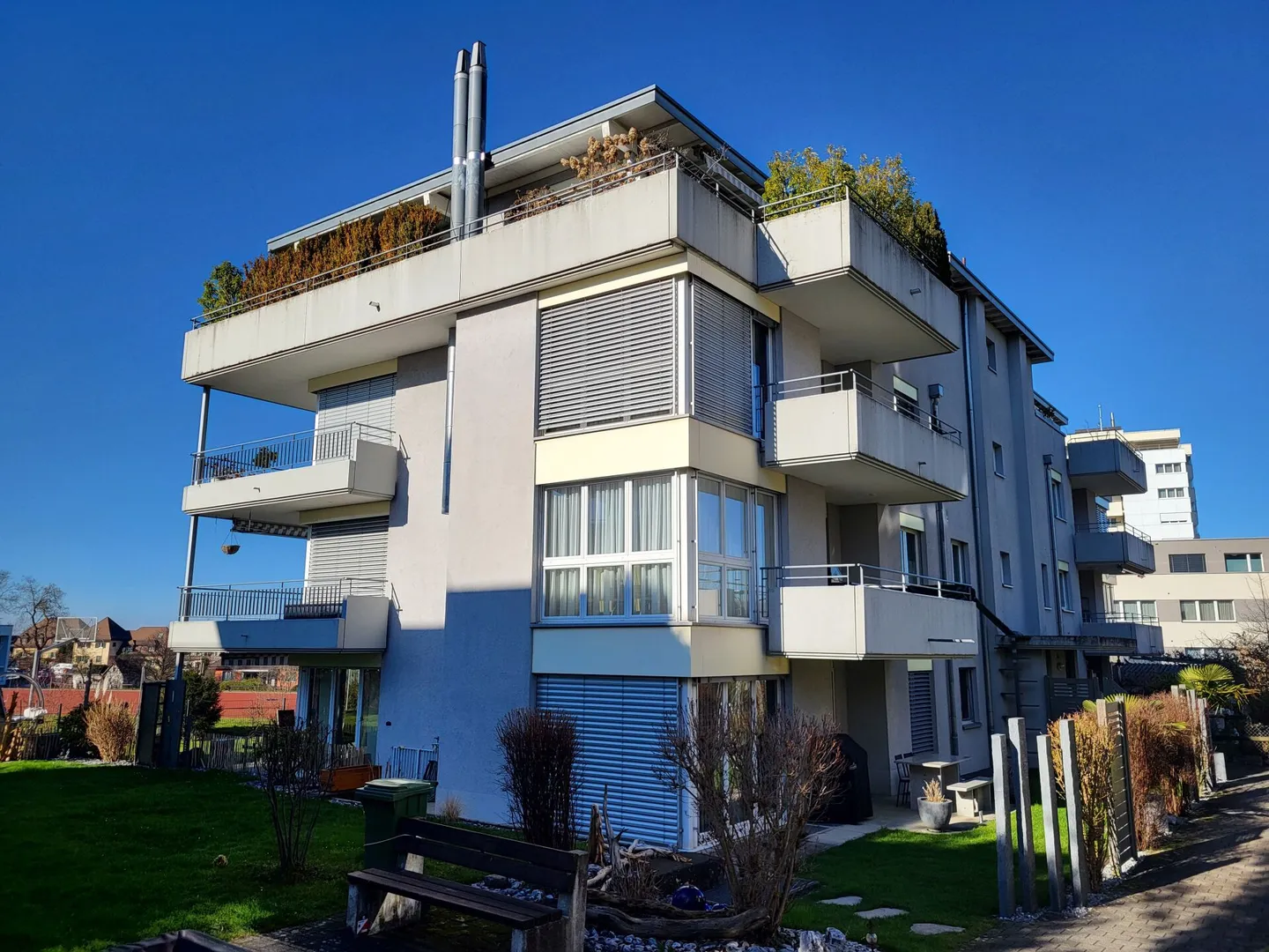 Appartamento luminoso con grande balcone e stanza hobby in un quartiere adatto alle famiglie - Foto 1 di 8